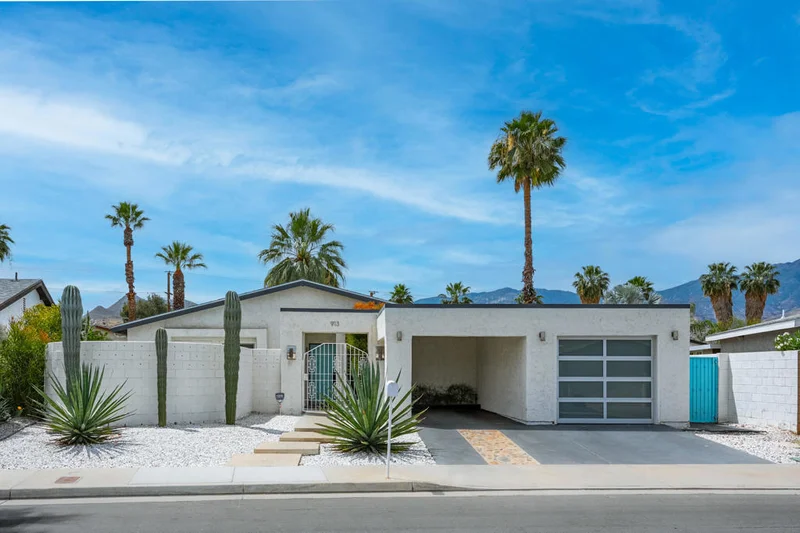 913 Arroyo Vista Drive, Palm Springs, CA 92264
