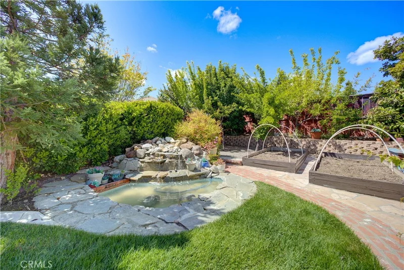 1090 Muscat Court photo 2