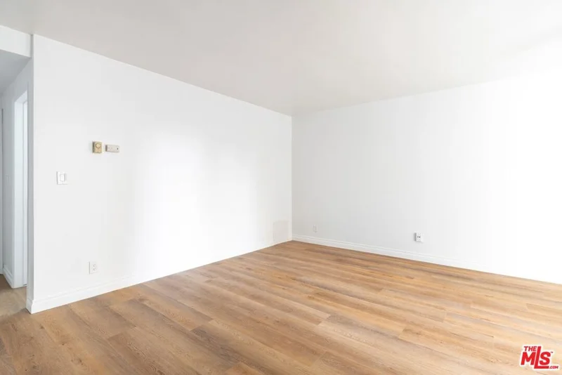 4255 W 5th Street 107 photo 2