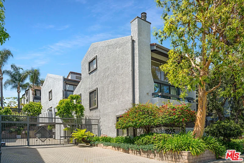 1925 S Beverly Glen Boulevard 40 photo 2
