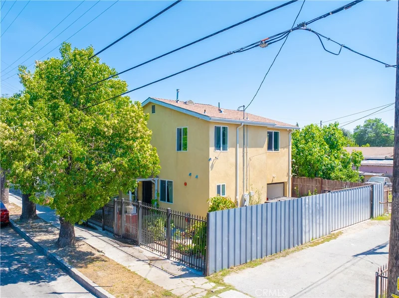 1950 E 97th