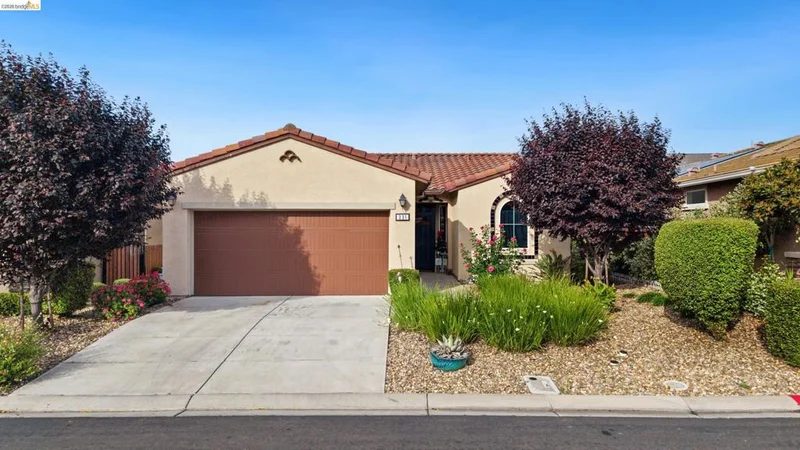 331 Kestrel Way photo 2