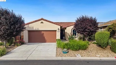 331 Kestrel Way photo 2