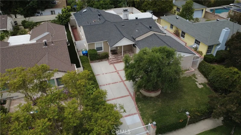 5339 Veloz Avenue photo 2