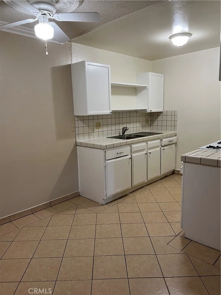 1001 Cherry 107 photo 2