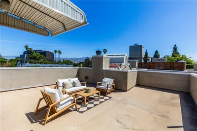 10929 Landale 4 photo 2