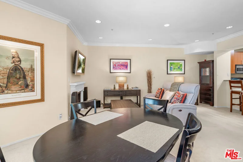 620 S Gramercy Place 222 photo 2
