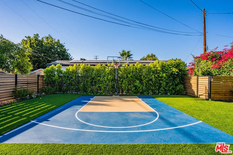22745 Erwin Street photo 2