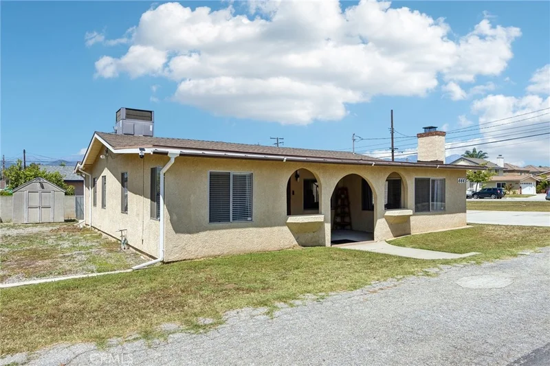 4443 N Sunflower photo 2