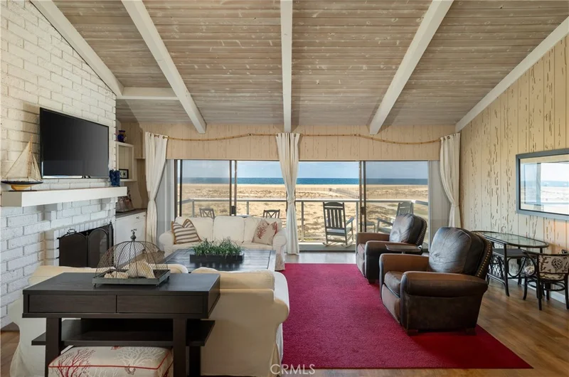 Photo 2 of 1303 E Balboa Boulevard