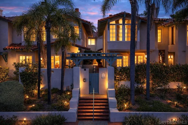 7713 Ivanhoe Ave., La Jolla, CA 92037