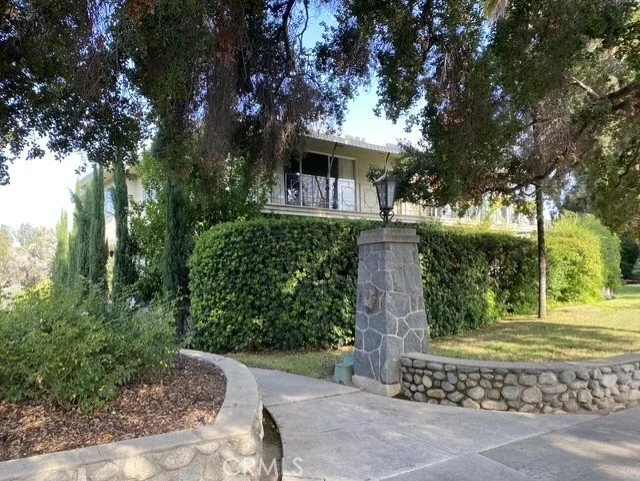 101 N Grand 2 photo 2