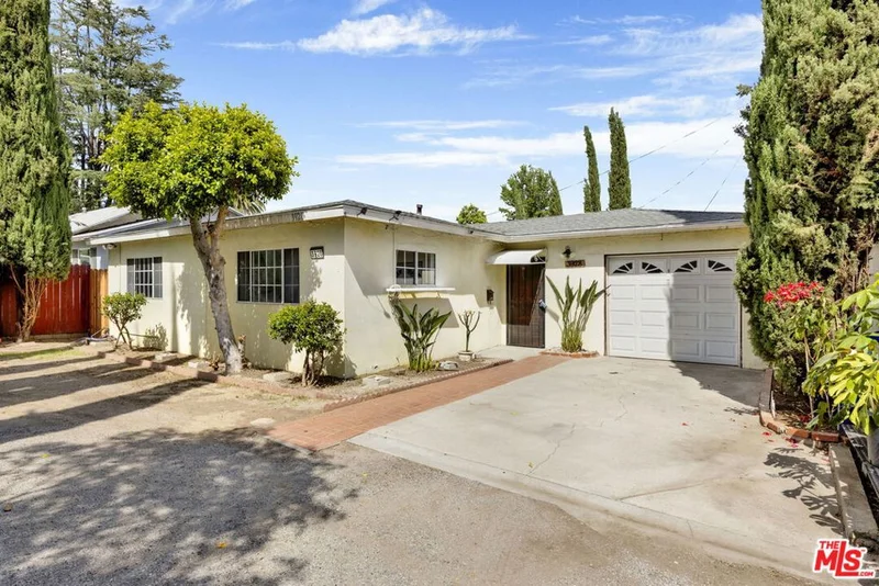 Photo 2 of 3928 Mountain View Avenue