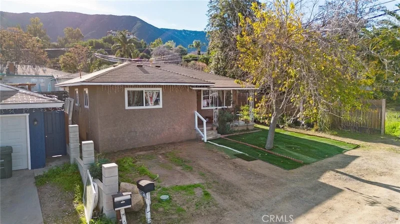 17607 Mackay photo 2