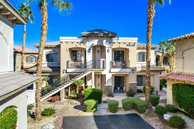 50630 Santa Rosa Plaza 8 photo 2