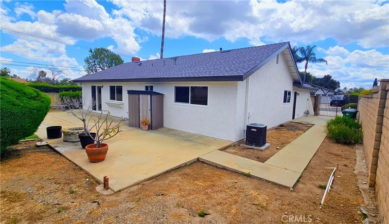 Photo 2 of 637 E Gaillard