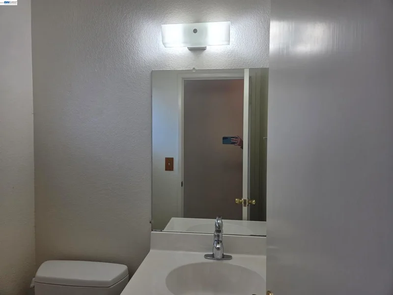 Photo 2 of 7596 Silvertree Ln