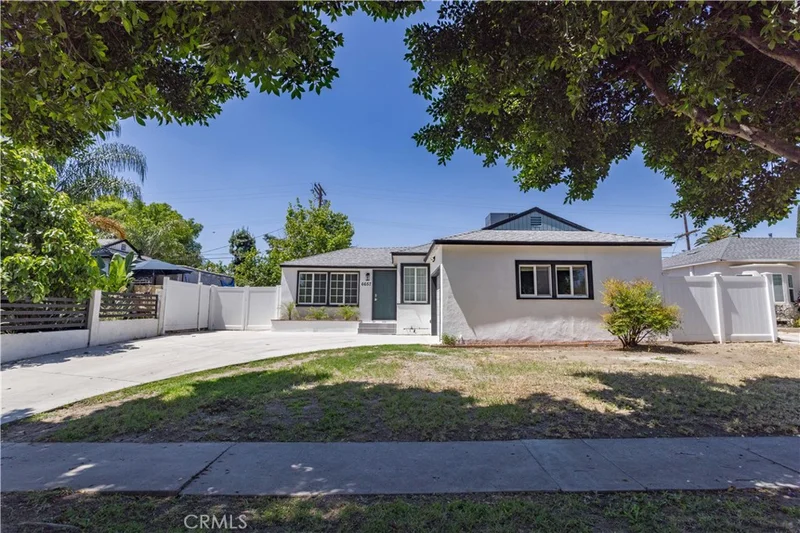 6657 Sylvia Avenue photo 2