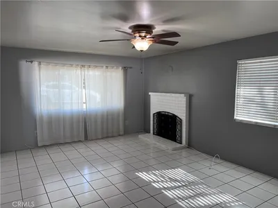 471 Laraine photo 2
