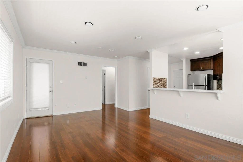 Interior 4
