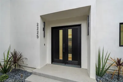 2225 Shoredale photo 2