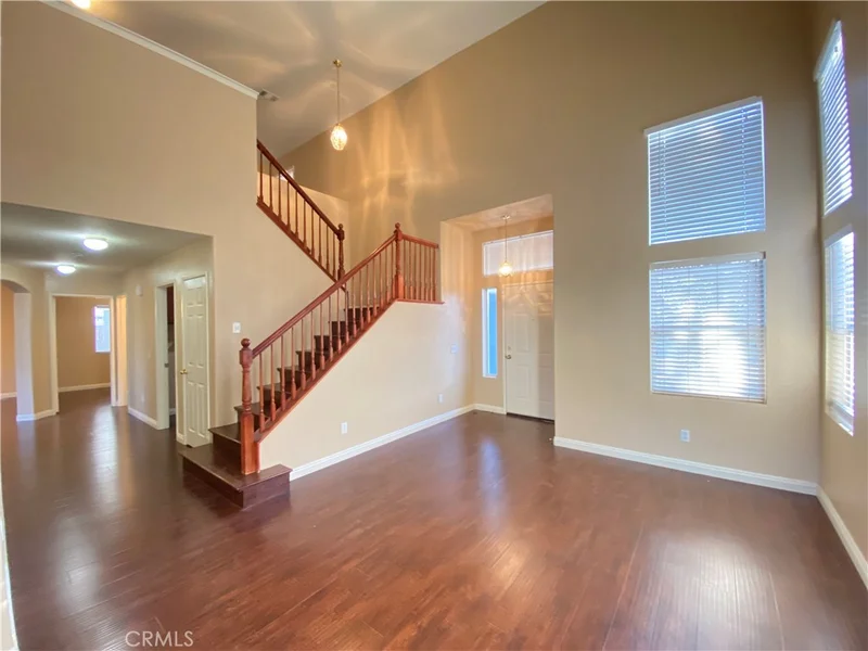 Photo 2 of 708 Hillview Street