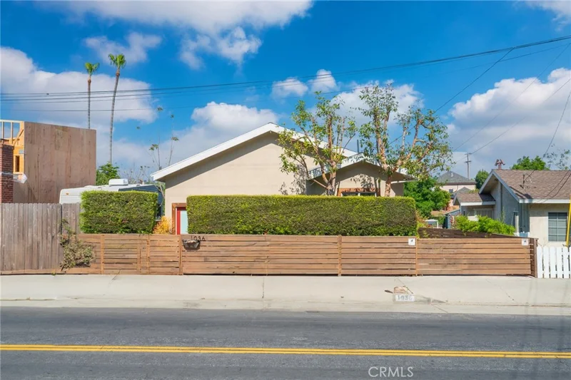 1036 N Avenue 50 photo 2