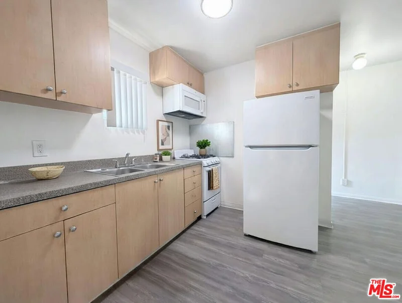 1211 W 28th Street 10 photo 2