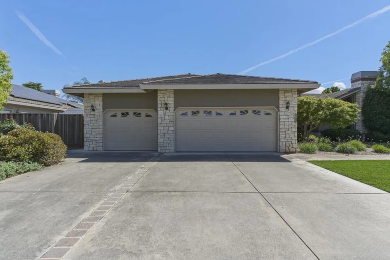 1290 Sonnys Way photo 2