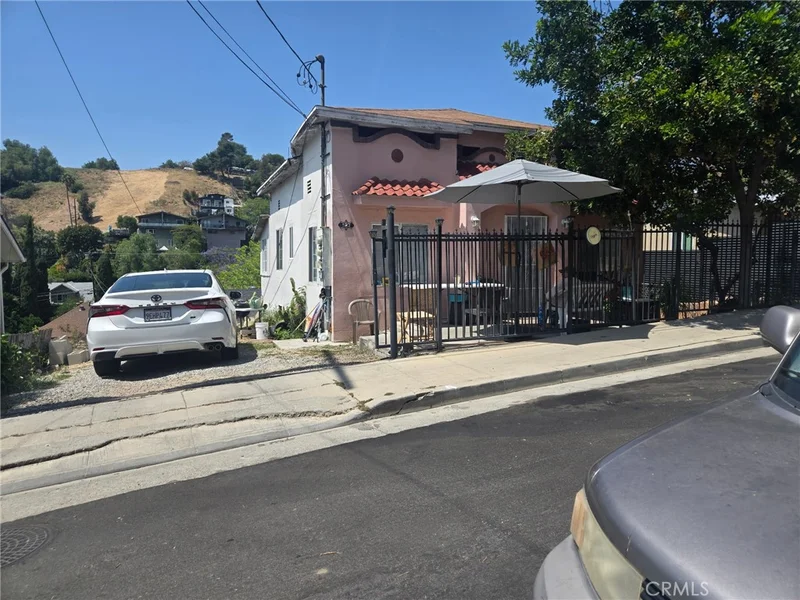 523521 Clifton St