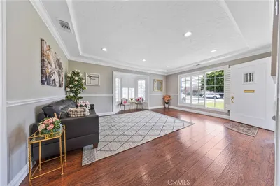927 Montecito photo 2