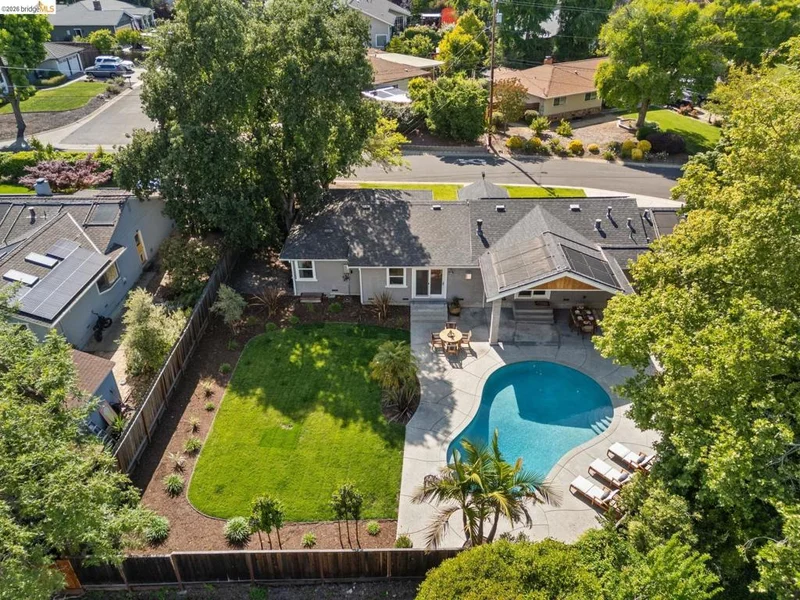 230 Valley Dr, Pleasant Hill, CA 94523