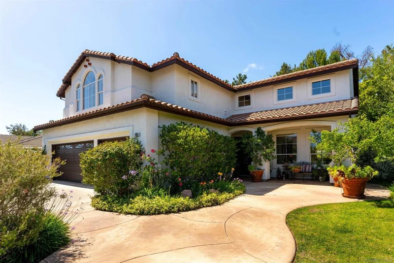 2039 Alborada Dr photo 2