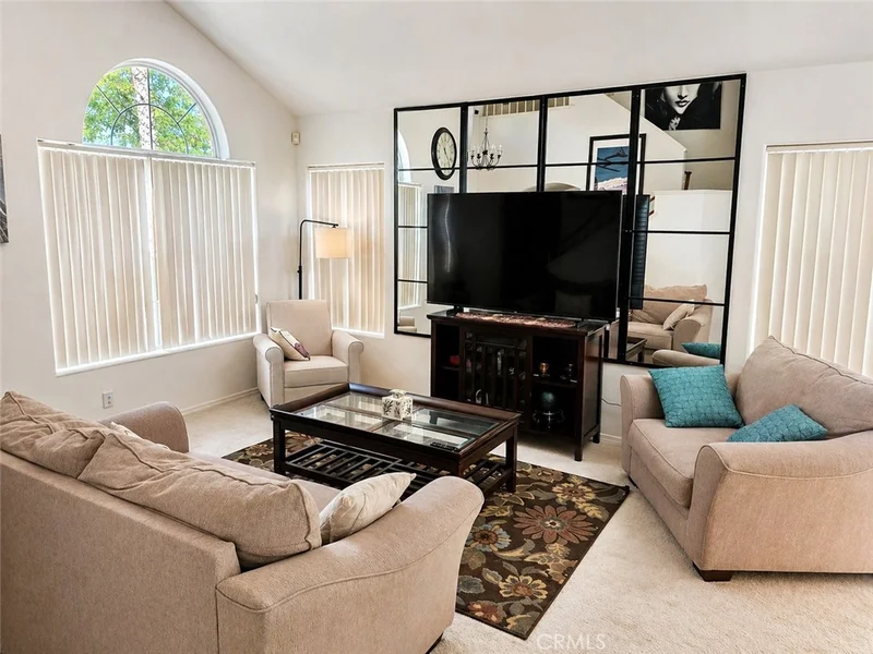 6044 Catalina photo 2