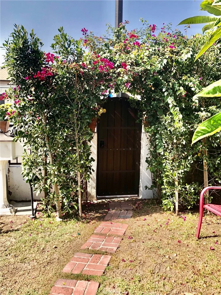 Photo 2 of 2312 Connor Avenue