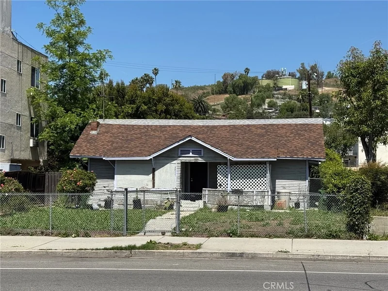 5077 Huntington N photo 2
