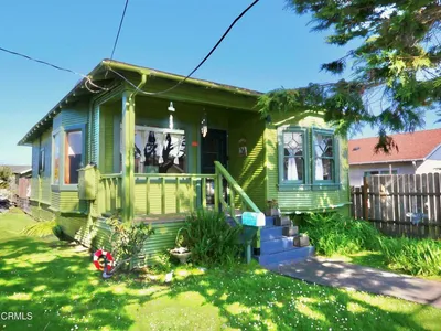 753 Stewart Street photo 2