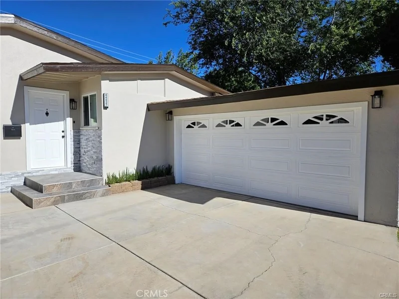 44027 Heaton Avenue photo 2