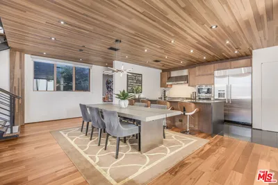 661 Broadway Street photo 2
