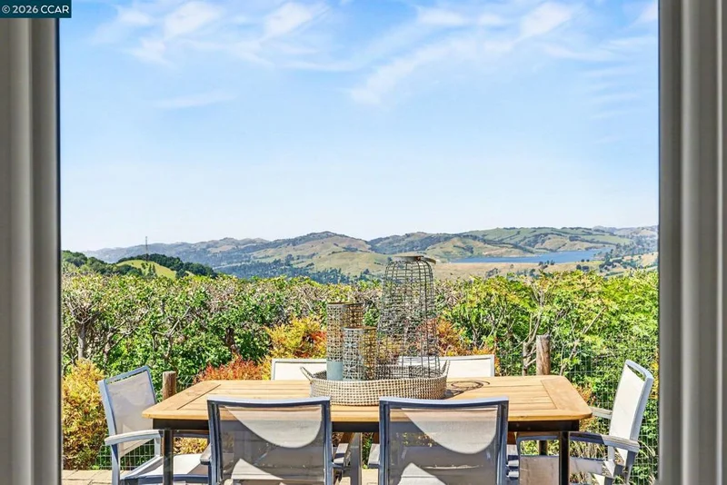 3 Camino Del Cielo, Orinda, CA 94563