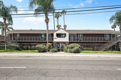 800 N Mollison Avenue 10 photo 2