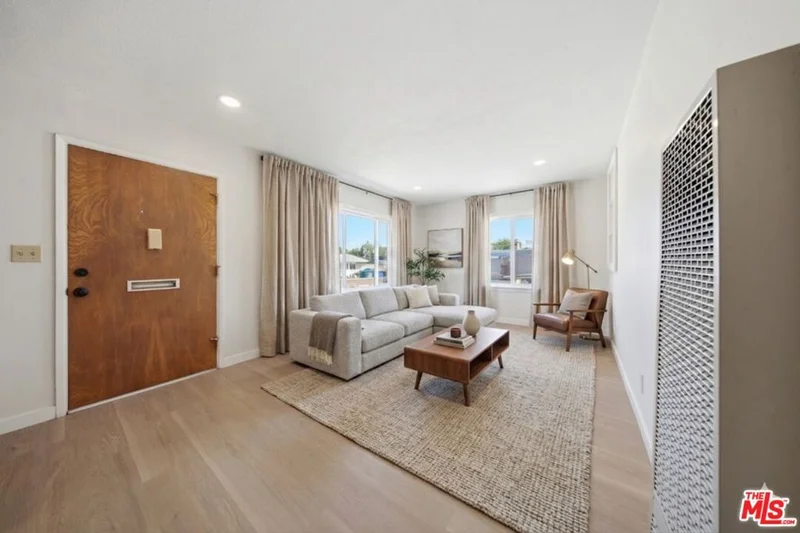 44515 Date Avenue photo 2