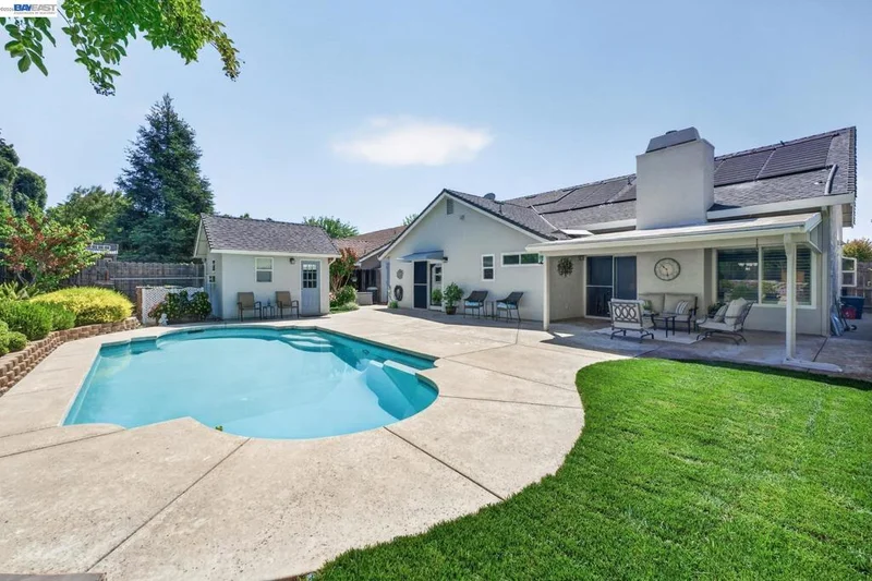 143 Lighthouse Way, Vacaville, CA 95688