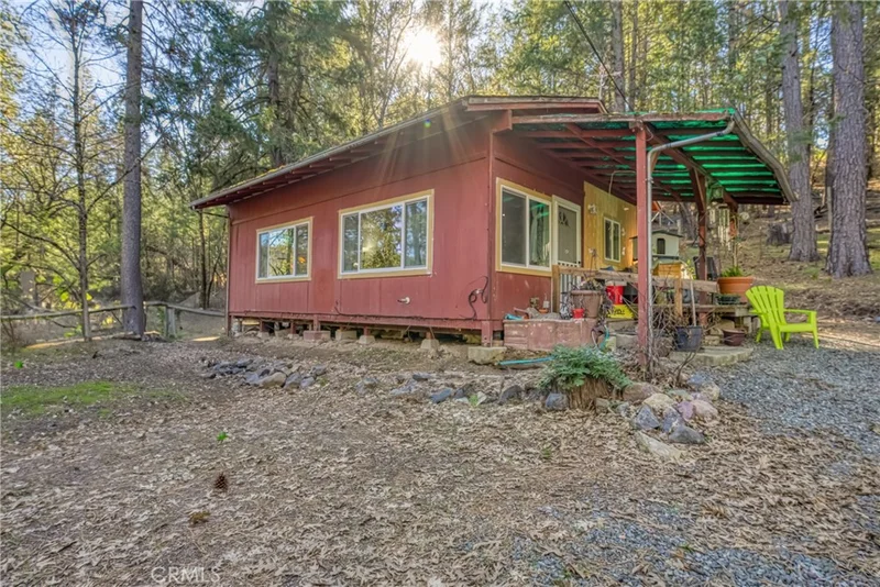 8427 Saddle Road photo 2