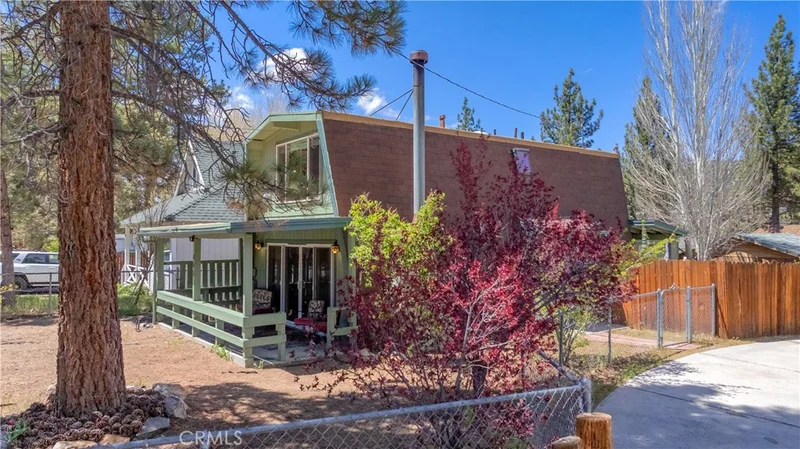 Photo 2 of 445 Elysian Boulevard