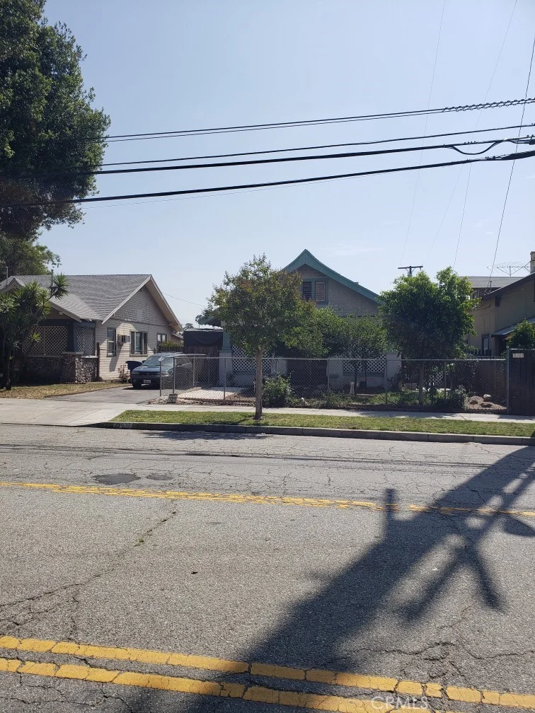 Photo 2 of 729 N G