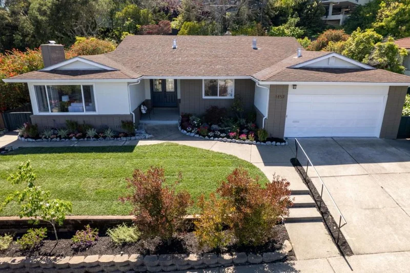 Photo 2 of 1857 Hunt Drive