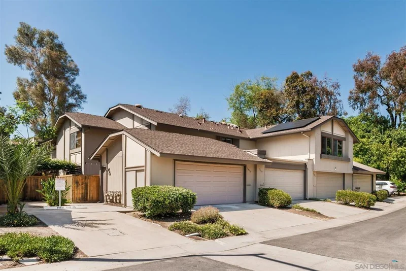 5467 Oakleaf Point, San Diego, CA 92124