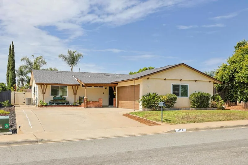 1127 Paula Way, Escondido, CA 92027