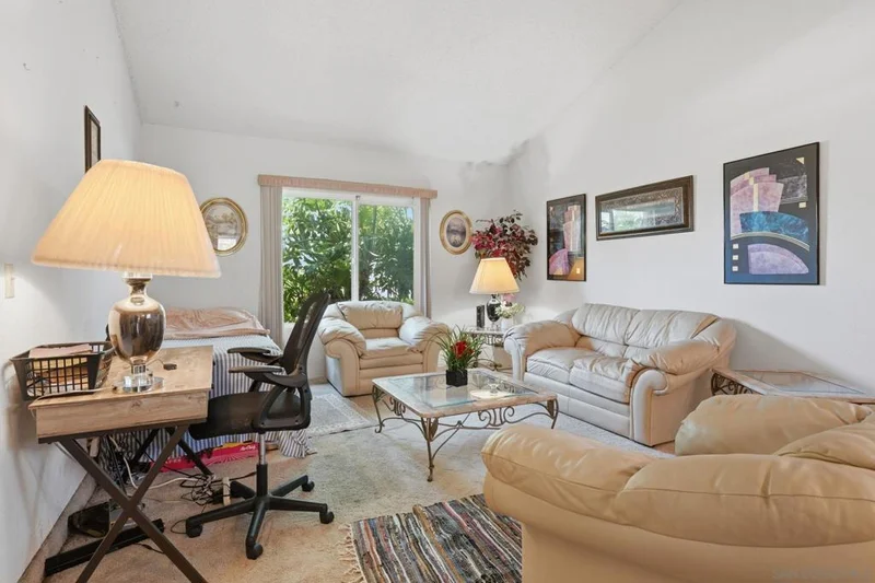707 Granada photo 2